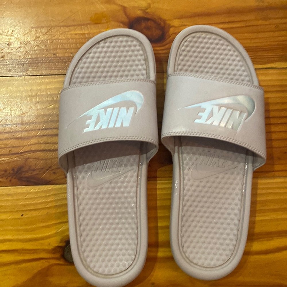Nike size 10  light pink slides like new